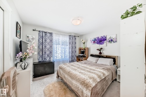 35 1391 Starling Drive, Edmonton, AB - Indoor Photo Showing Bedroom