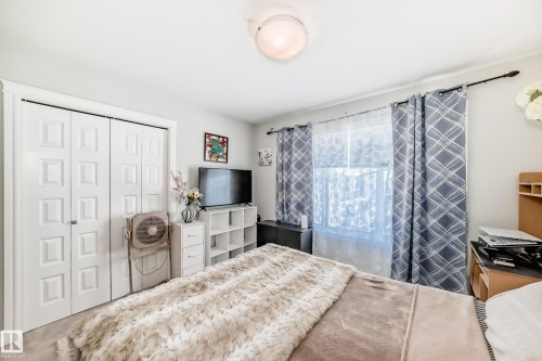 35 1391 Starling Drive, Edmonton, AB - Indoor Photo Showing Bedroom