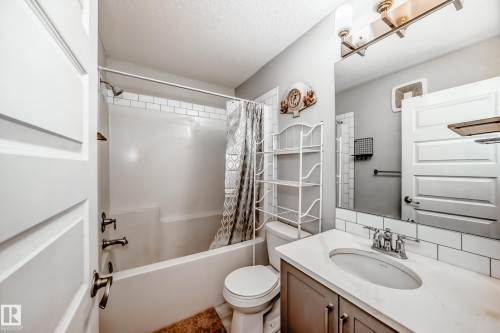 35 1391 Starling Drive, Edmonton, AB - Indoor Photo Showing Bathroom