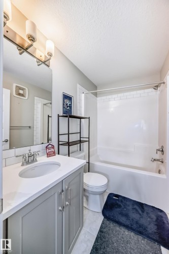 35 1391 Starling Drive, Edmonton, AB - Indoor Photo Showing Bathroom