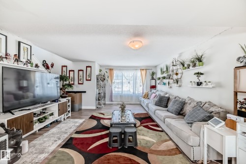 35 1391 Starling Drive, Edmonton, AB - Indoor Photo Showing Living Room