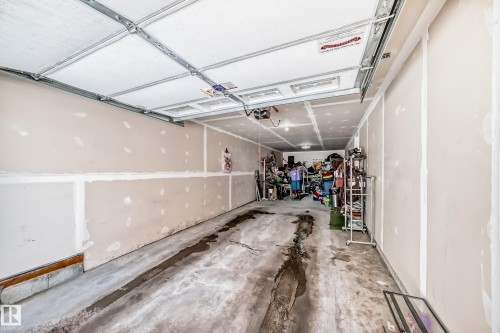 35 1391 Starling Drive, Edmonton, AB - Indoor Photo Showing Garage