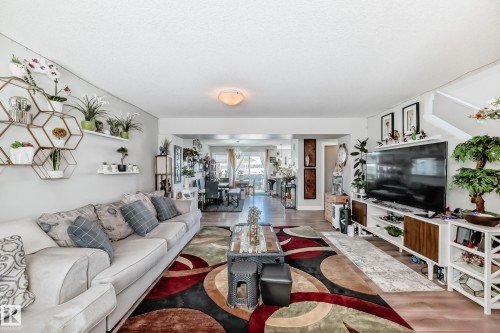 35 1391 Starling Drive, Edmonton, AB - Indoor Photo Showing Living Room