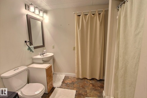 12 Belfry Fairway Crescent, Stony Plain, AB - Indoor Photo Showing Bathroom
