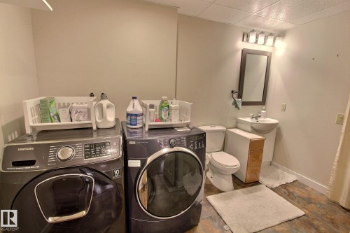 12 Belfry Fairway Crescent, Stony Plain, AB - Indoor Photo Showing Laundry Room