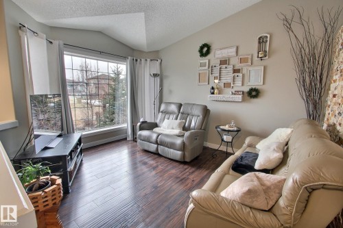 12 Belfry Fairway Crescent, Stony Plain, AB - Indoor Photo Showing Living Room