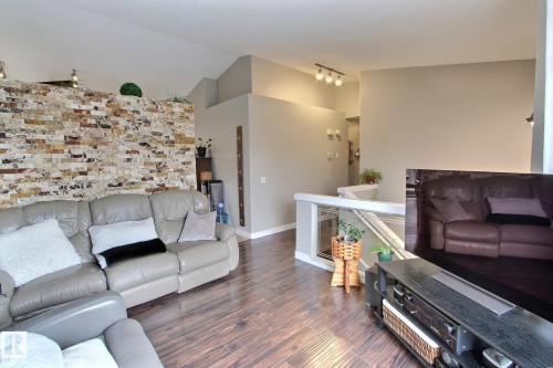 12 Belfry Fairway Crescent, Stony Plain, AB - Indoor Photo Showing Living Room