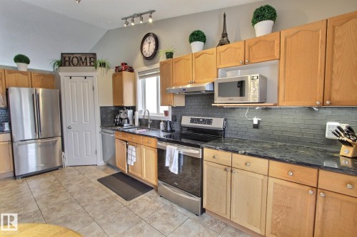 12 Belfry Fairway Crescent, Stony Plain, AB - Indoor Photo Showing Kitchen