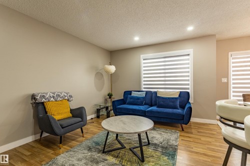 6220 1A Avenue Sw, Edmonton, AB - Indoor Photo Showing Living Room