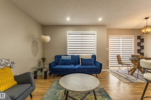 6220 1A Avenue Sw, Edmonton, AB - Indoor Photo Showing Living Room