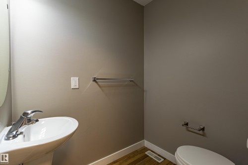 6220 1A Avenue Sw, Edmonton, AB - Indoor Photo Showing Bathroom