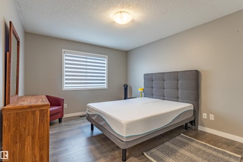 6220 1A Avenue Sw, Edmonton, AB - Indoor Photo Showing Bedroom