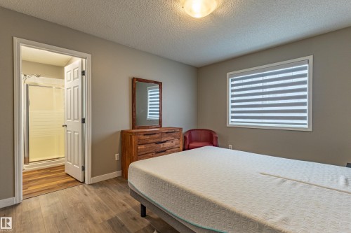 6220 1A Avenue Sw, Edmonton, AB - Indoor Photo Showing Bedroom
