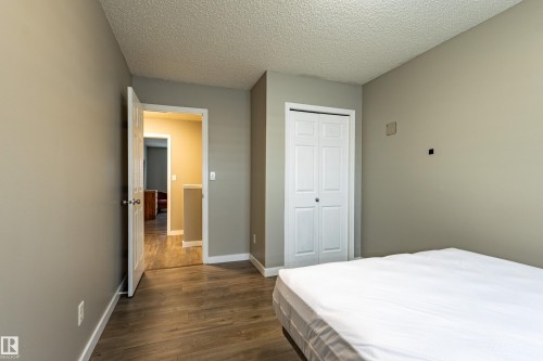 6220 1A Avenue Sw, Edmonton, AB - Indoor Photo Showing Bedroom
