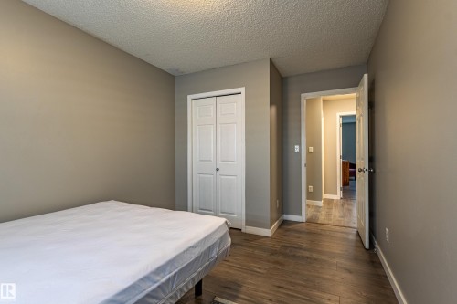 6220 1A Avenue Sw, Edmonton, AB - Indoor Photo Showing Bedroom