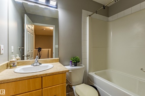 6220 1A Avenue Sw, Edmonton, AB - Indoor Photo Showing Bathroom