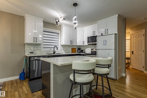 6220 1A Avenue Sw, Edmonton, AB - Indoor Photo Showing Kitchen With Upgraded Kitchen