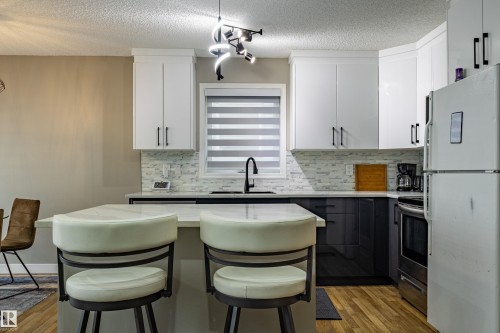 6220 1A Avenue Sw, Edmonton, AB - Indoor Photo Showing Kitchen With Upgraded Kitchen