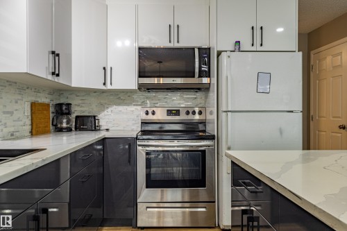 6220 1A Avenue Sw, Edmonton, AB - Indoor Photo Showing Kitchen With Upgraded Kitchen