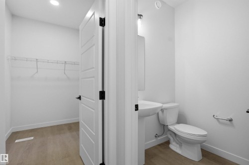 3924 Chrustawka Place, Edmonton, AB - Indoor Photo Showing Bathroom