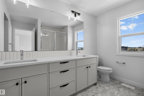 3924 Chrustawka Place, Edmonton, AB - Indoor Photo Showing Bathroom