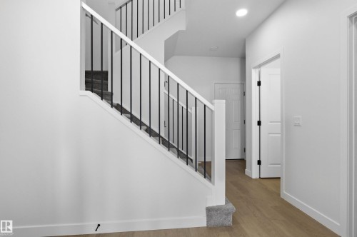 1126 Cristall Crescent, Edmonton, AB - Indoor Photo Showing Other Room