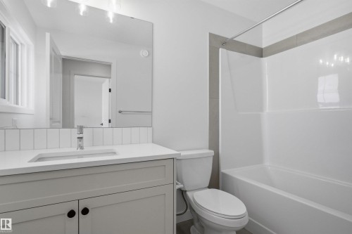 1126 Cristall Crescent, Edmonton, AB - Indoor Photo Showing Bathroom