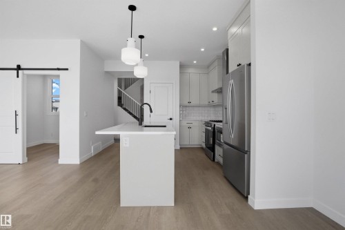 1126 Cristall Crescent, Edmonton, AB - Indoor Photo Showing Kitchen