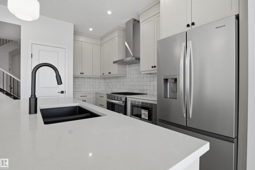 1126 Cristall Crescent, Edmonton, AB - Indoor Photo Showing Kitchen With Double Sink With Upgraded Kitchen