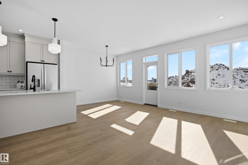 1126 Cristall Crescent, Edmonton, AB - Indoor Photo Showing Kitchen