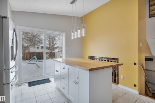 1003 49 Street, Edmonton, AB - Indoor