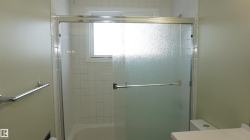 12924 135A Avenue, Edmonton, AB - Indoor Photo Showing Bathroom