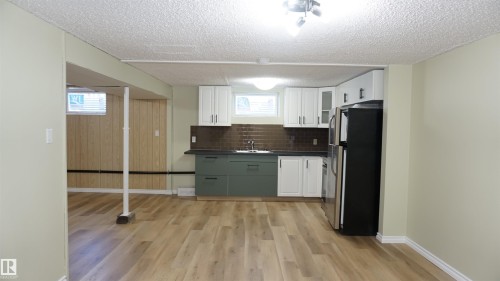 12924 135A Avenue, Edmonton, AB - Indoor Photo Showing Kitchen