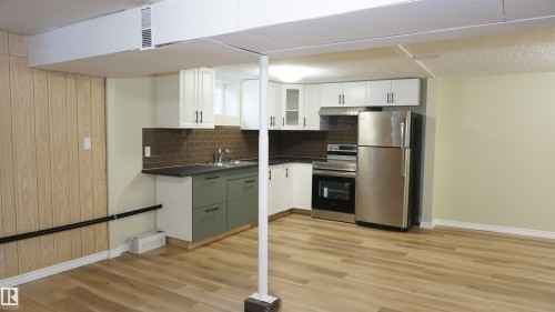 12924 135A Avenue, Edmonton, AB - Indoor Photo Showing Kitchen