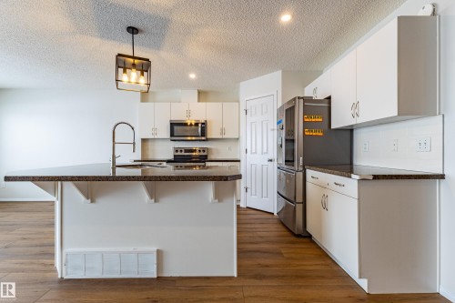 21326 61 Avenue, Edmonton, AB - Indoor Photo Showing Kitchen