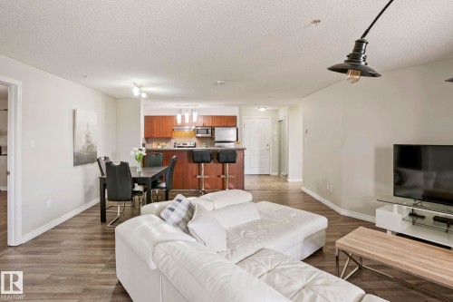 1123 9363 Simpson Drive, Edmonton, AB - Indoor Photo Showing Living Room
