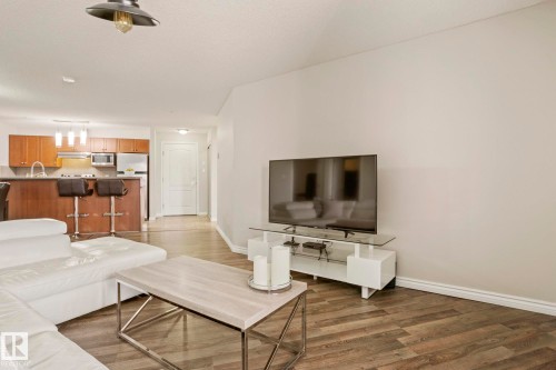 1123 9363 Simpson Drive, Edmonton, AB - Indoor Photo Showing Living Room