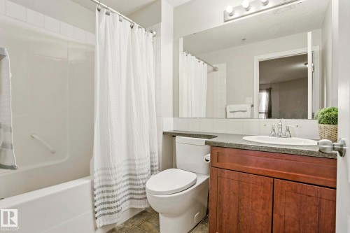 1123 9363 Simpson Drive, Edmonton, AB - Indoor Photo Showing Bathroom