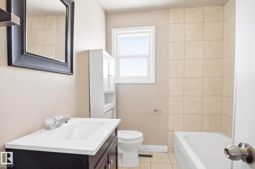 12308 134A Avenue, Edmonton, AB - Indoor Photo Showing Bathroom