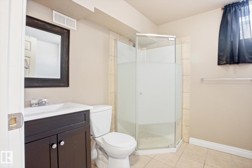 12308 134A Avenue, Edmonton, AB - Indoor Photo Showing Bathroom