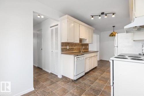 242 Primrose Gardens, Edmonton, AB - Indoor Photo Showing Kitchen