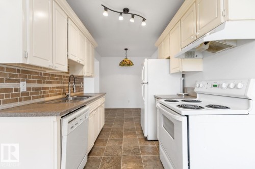 242 Primrose Gardens, Edmonton, AB - Indoor Photo Showing Kitchen