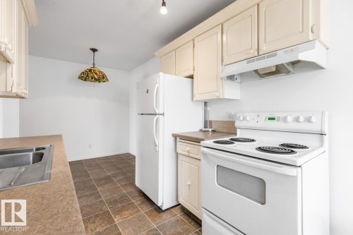 242 Primrose Gardens, Edmonton, AB - Indoor Photo Showing Kitchen
