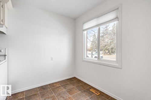 242 Primrose Gardens, Edmonton, AB - Indoor Photo Showing Other Room