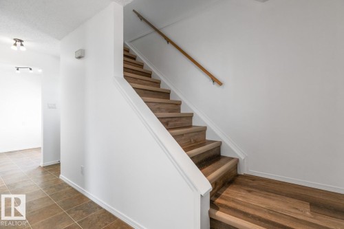 242 Primrose Gardens, Edmonton, AB - Indoor Photo Showing Other Room