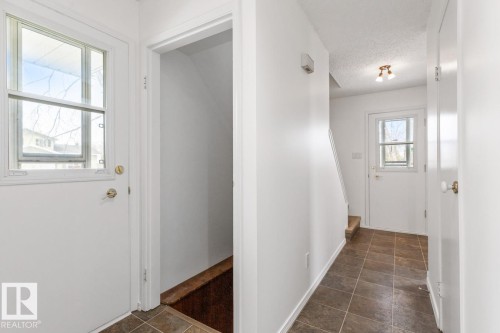 242 Primrose Gardens, Edmonton, AB - Indoor Photo Showing Other Room