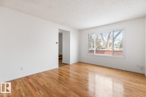 242 Primrose Gardens, Edmonton, AB - Indoor Photo Showing Other Room