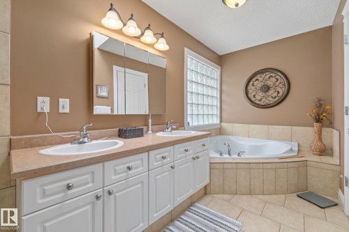 54 Harwood Drive, St. Albert, AB - Indoor Photo Showing Bathroom