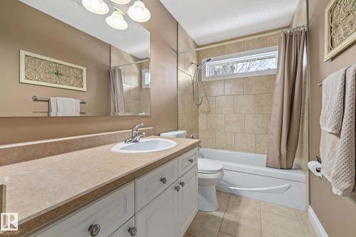 54 Harwood Drive, St. Albert, AB - Indoor Photo Showing Bathroom