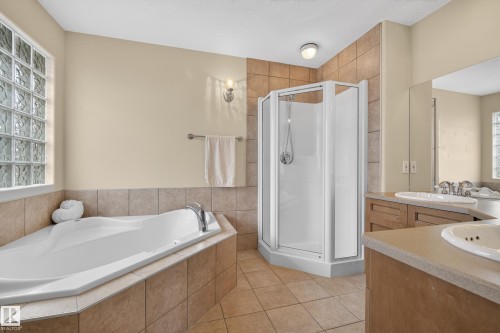 15712 135 Street, Edmonton, AB - Indoor Photo Showing Bathroom